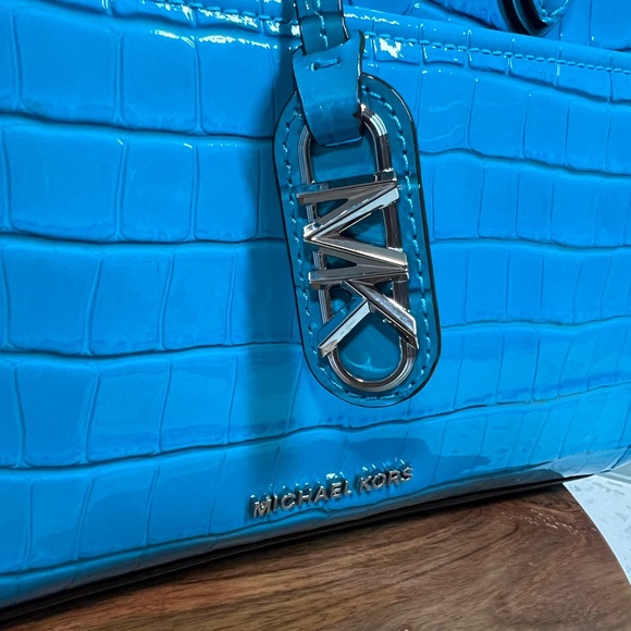 NWT MICHAEL KORS GIGI Santorini Blue SM EW MSRG Embossed HANDBAG - Picture 2 of 9